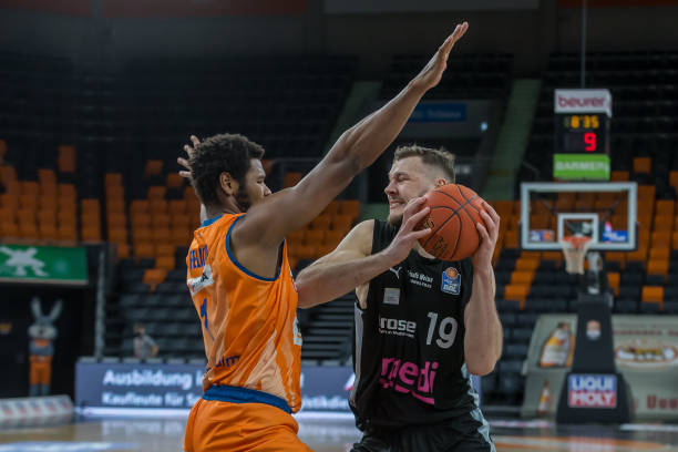 带队8场仅1胜！斯基拉：佛罗伦萨准备给瓦诺利最后一次机会（斯基拉：佛罗伦萨或将给瓦诺利最后机会，带队8战仅1胜）