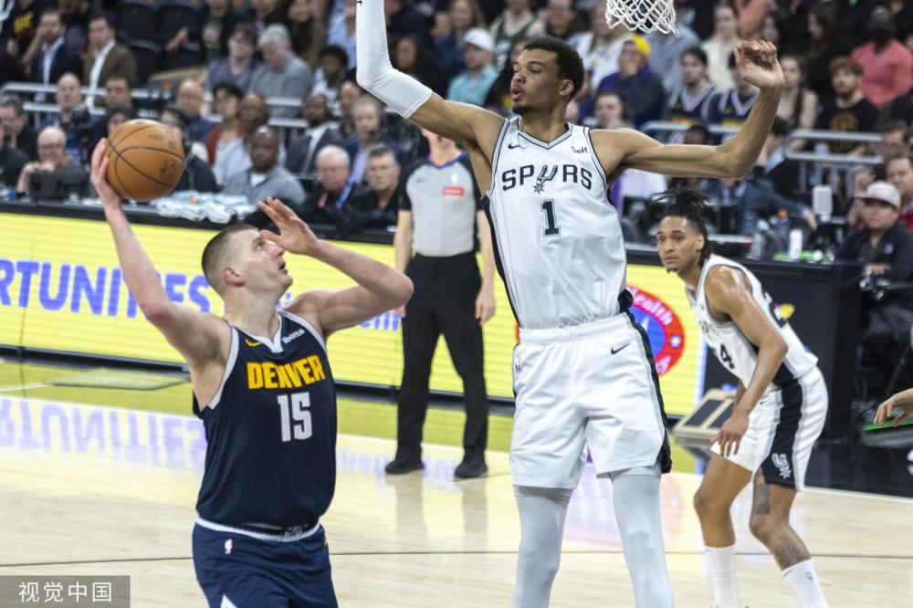 剑南春|巴萨4-1赫罗纳3分领跑,莱万双响,亚马尔造乌龙+中框.