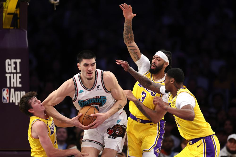 亚军+四强被B组战队无情零封?JDG无畏引热议:一万观众怒评2.3分